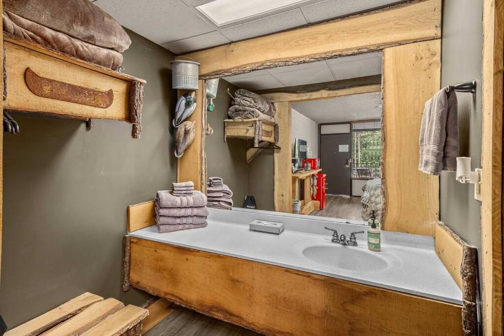Stonegate Lodge 2 Queen Beds Fast Wifi 50In Tv Salt Water Pool Room # 305 Eureka Springs Buitenkant foto