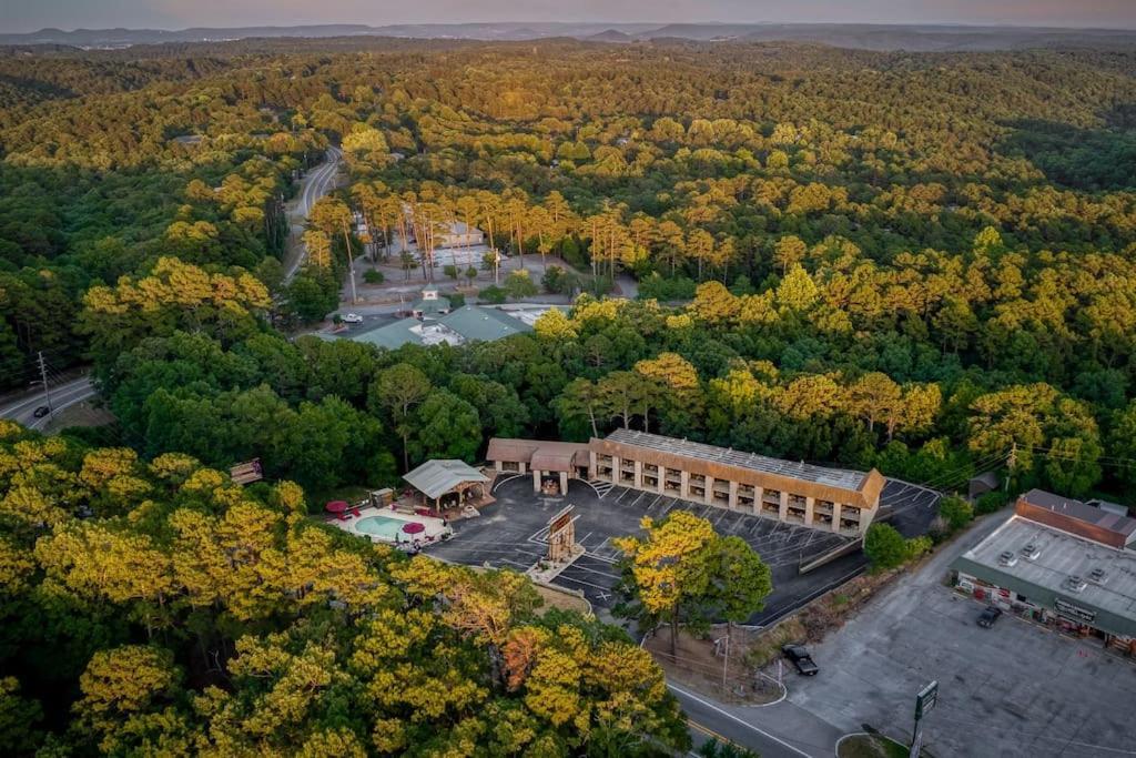 Stonegate Lodge 2 Queen Beds Fast Wifi 50In Tv Salt Water Pool Room # 305 Eureka Springs Buitenkant foto