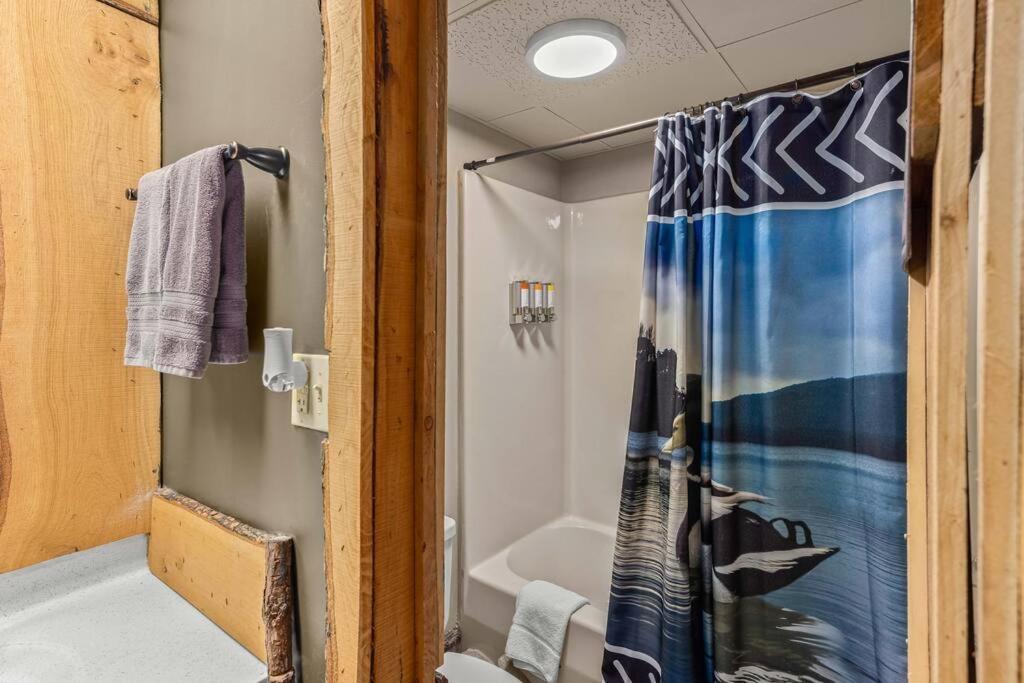 Stonegate Lodge 2 Queen Beds Fast Wifi 50In Tv Salt Water Pool Room # 305 Eureka Springs Buitenkant foto