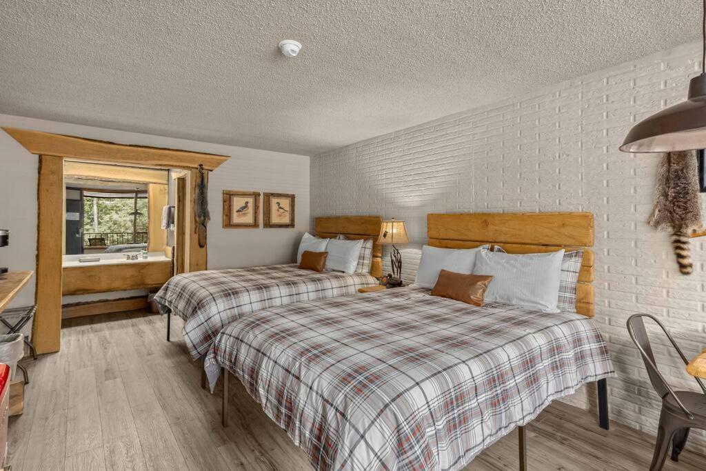 Stonegate Lodge 2 Queen Beds Fast Wifi 50In Tv Salt Water Pool Room # 305 Eureka Springs Buitenkant foto